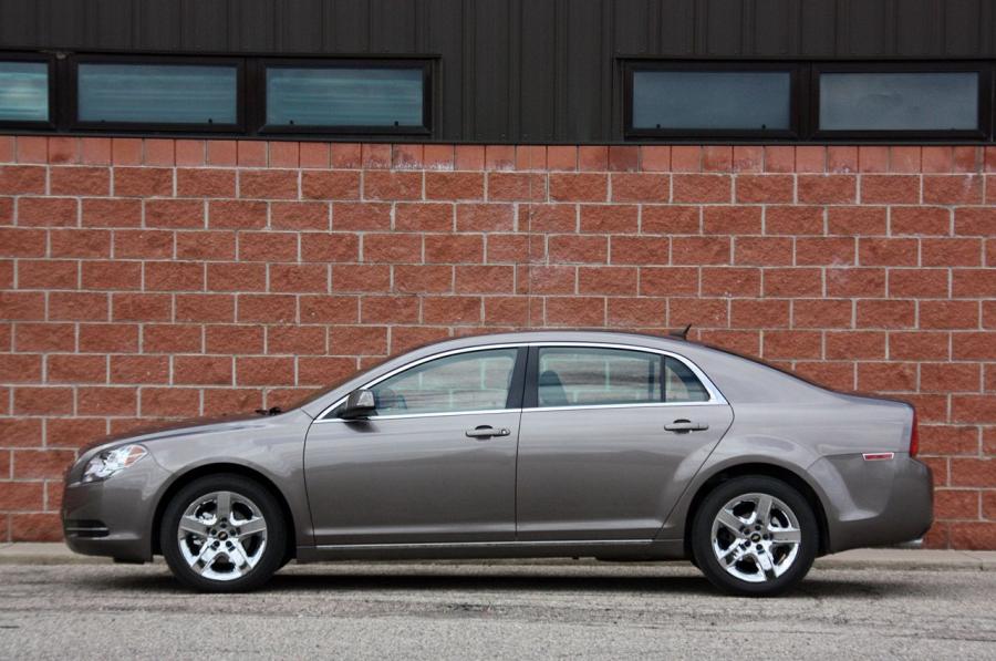  Chevrolet Malibu 2010 года  (фото 7 из 38)